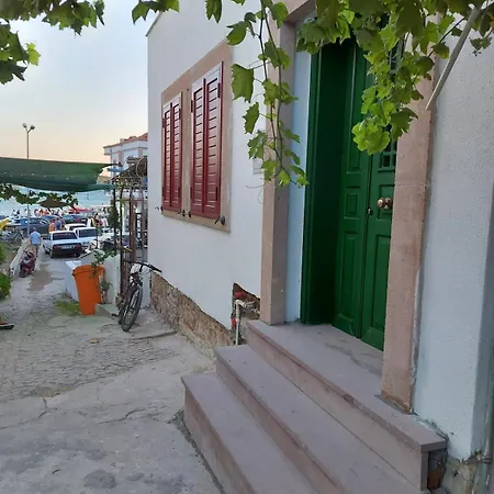 Cunda Center Sea View With Terrace Vakantiehuis *